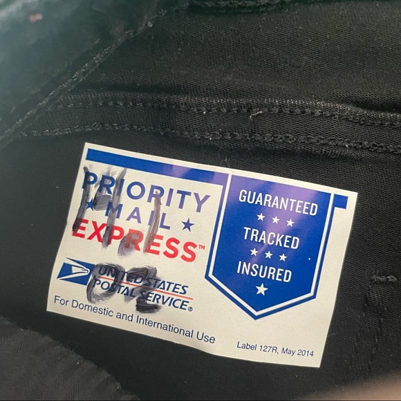 ‼️HOLLISTER DISTRESSED JEANS - Picture 14 of 14